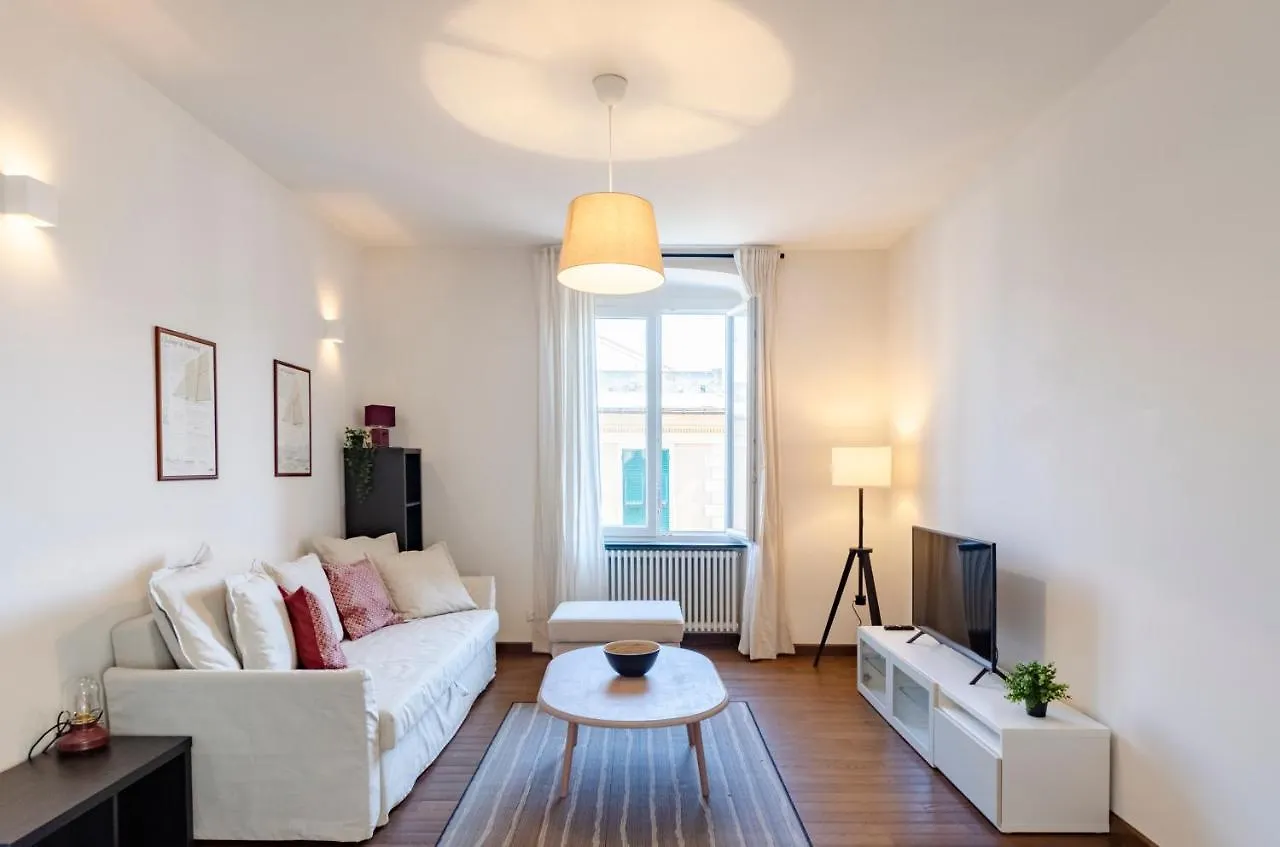 Joivy Spacious Family Apt For 4, In Carignano, Genua Lägenhet