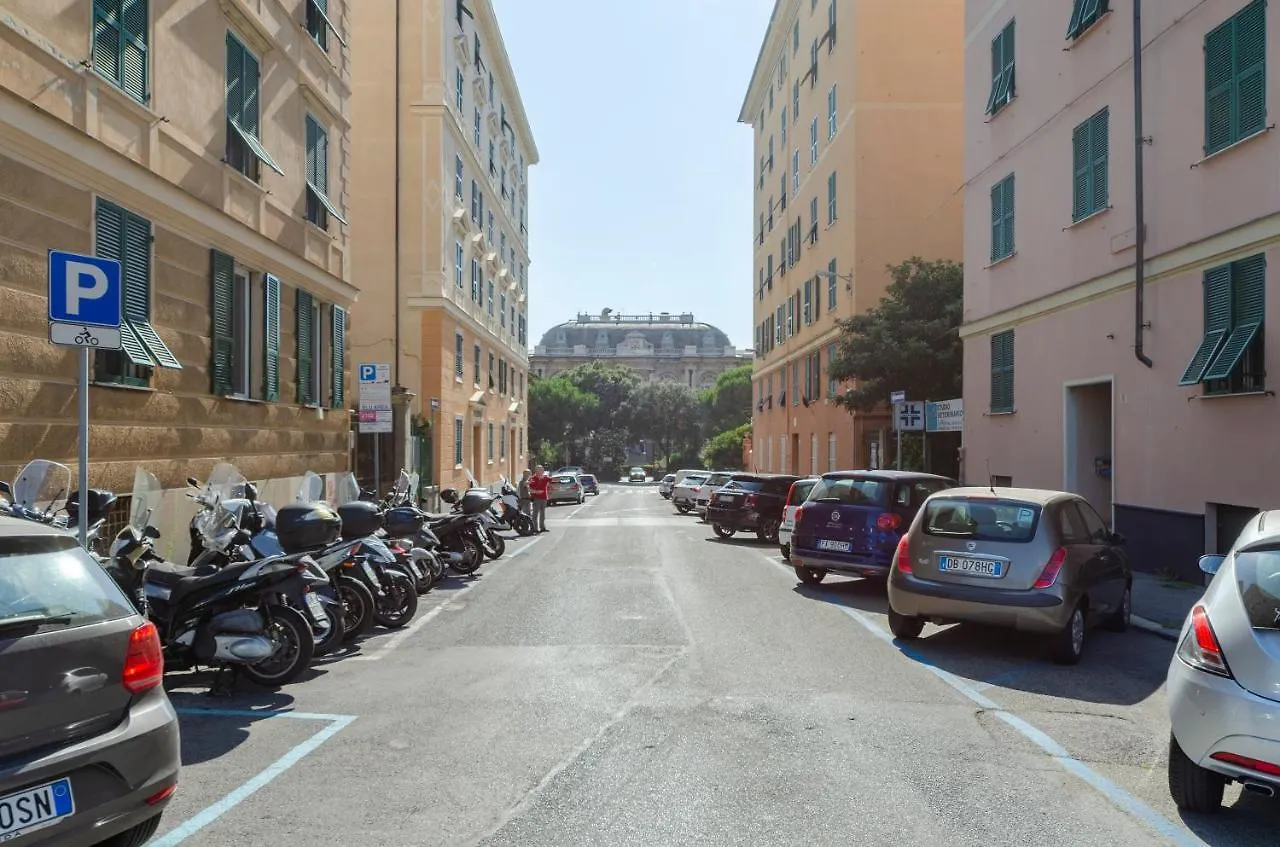 Joivy Spacious Family Apt For 4, In Carignano, Genua