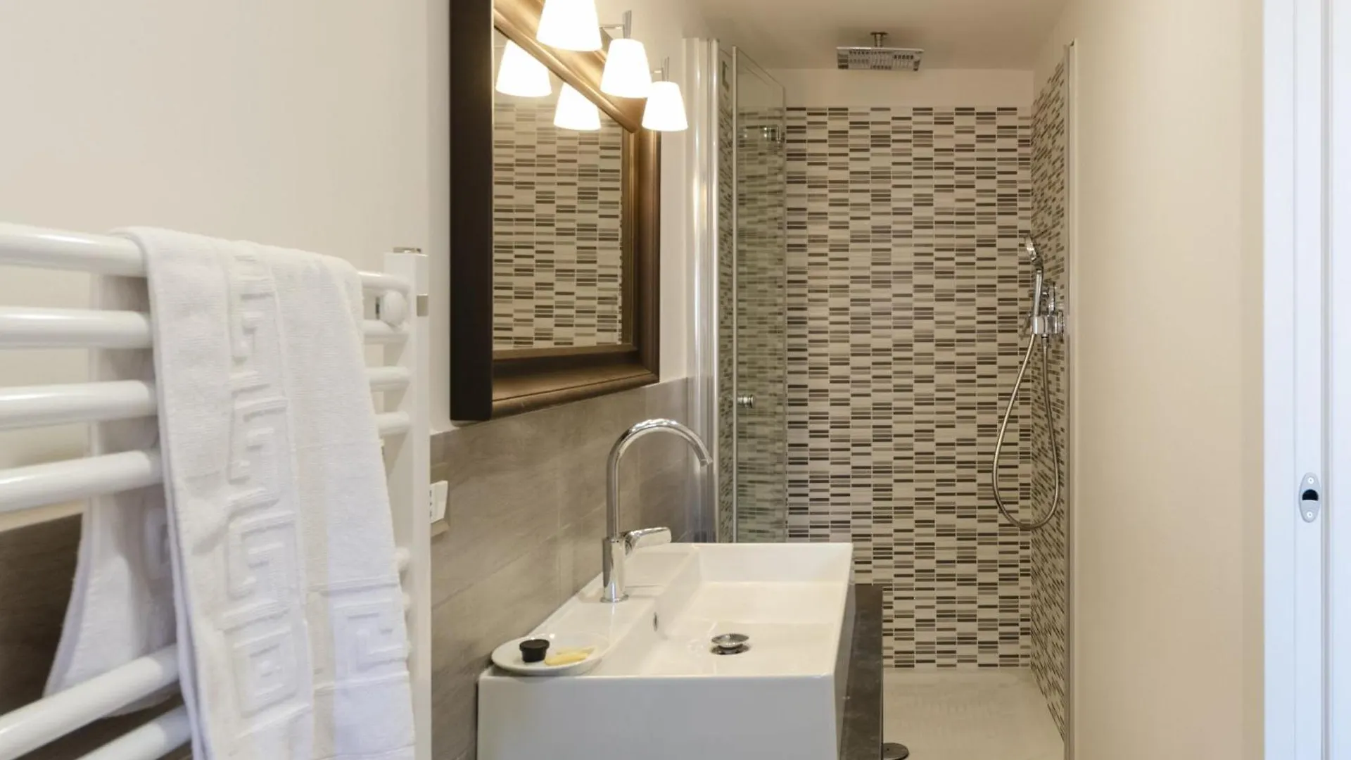 Joivy Spacious Family Apt For 4, In Carignano, Genua